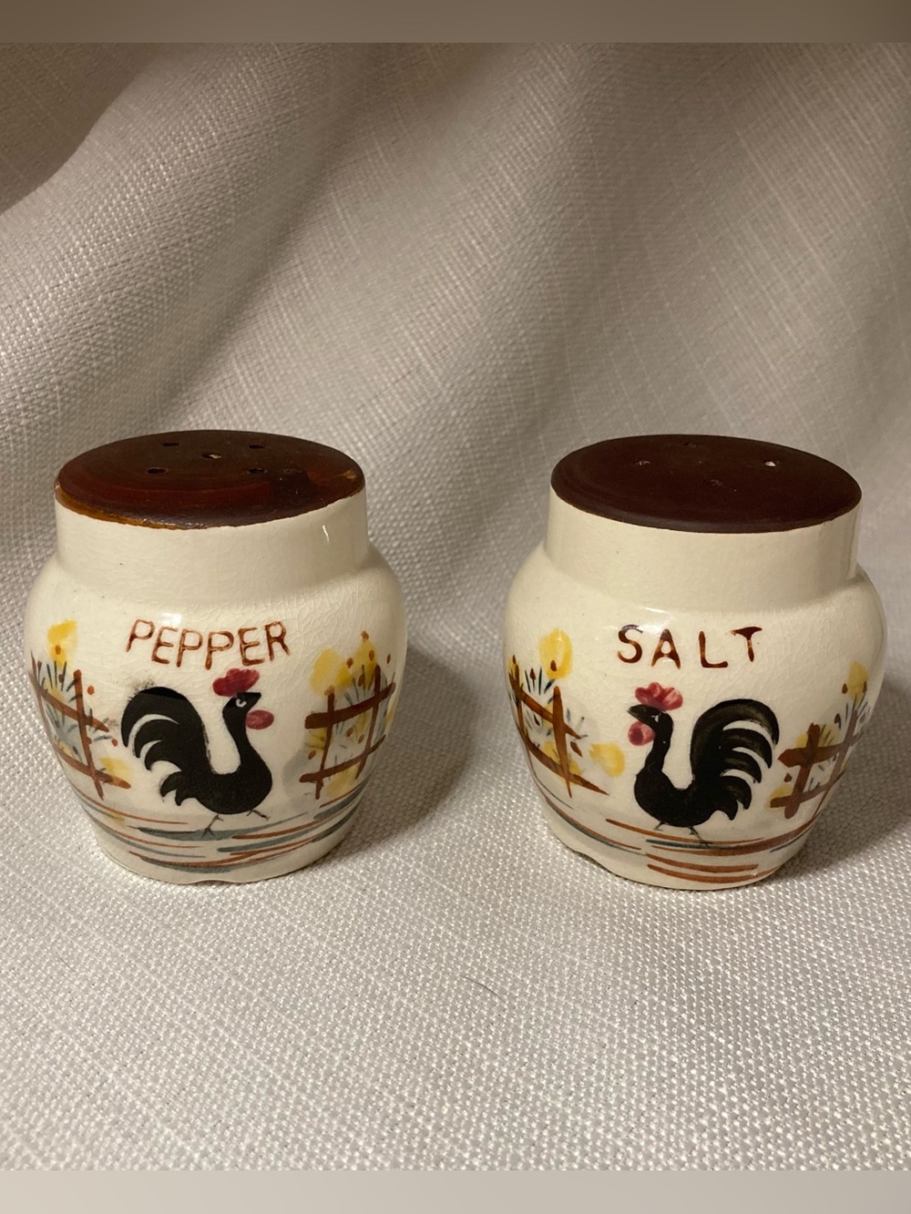 Vintage Japan Ceramic Handpainted Rooster and Barnyard Salt & Pepper Shakers!